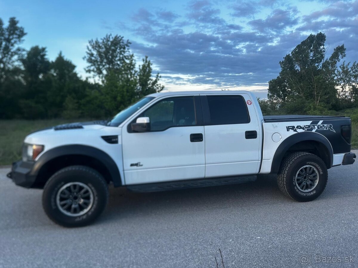 Predám Vymenim Ford F-150 SVT RAPTOR SUPERCREW 6.2L