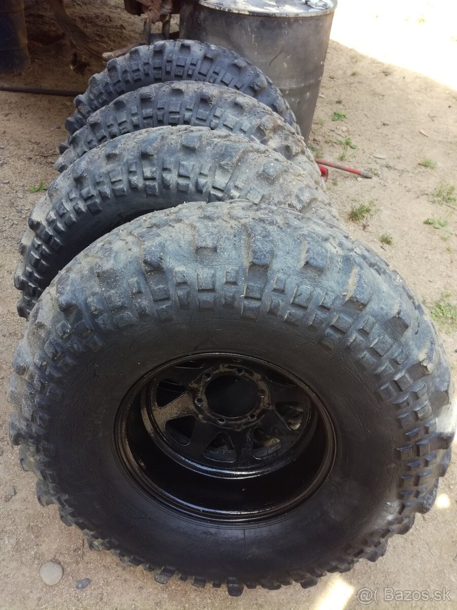 Nissan patrol  35x11,50R15