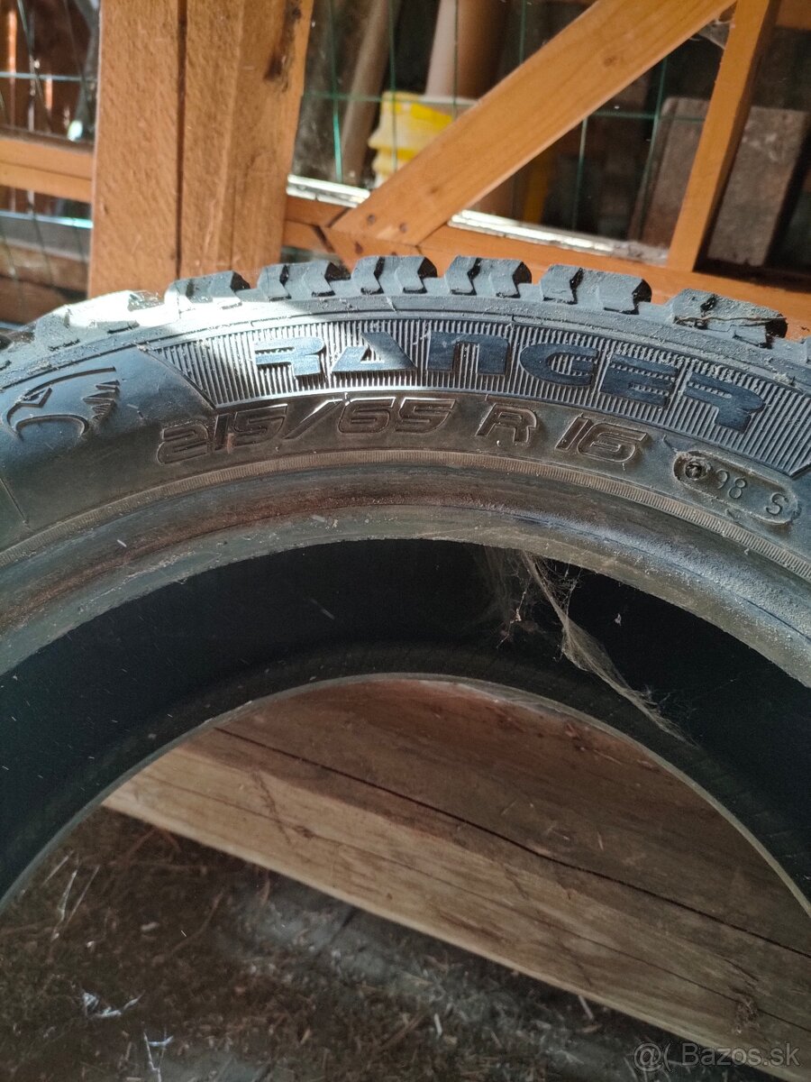 215/65 R16  215 / 65 R 16