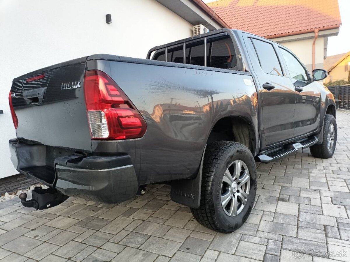 TOYOTA HILUX —- NA PREDAJ / NA SPLÁTKY