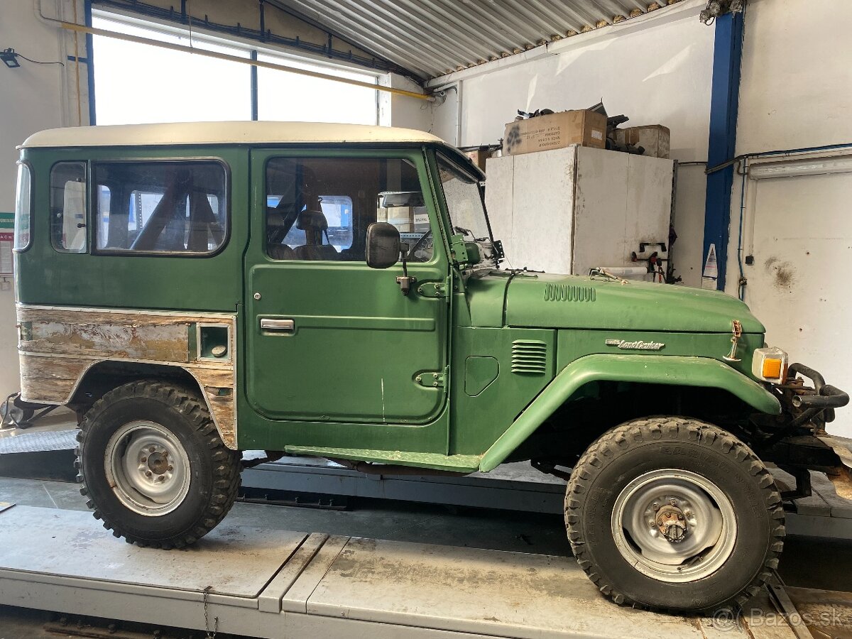 Toyota Land Cruiser BJ40 na diely