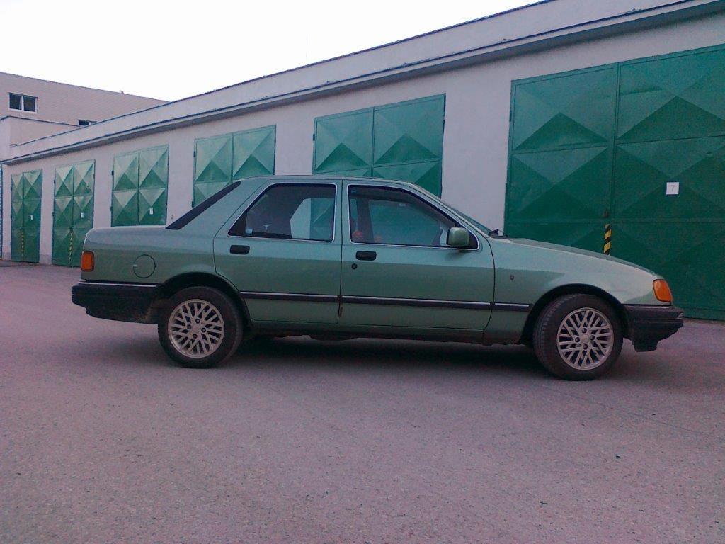 Predám FORD Sierra 2,0i Ghia 1988