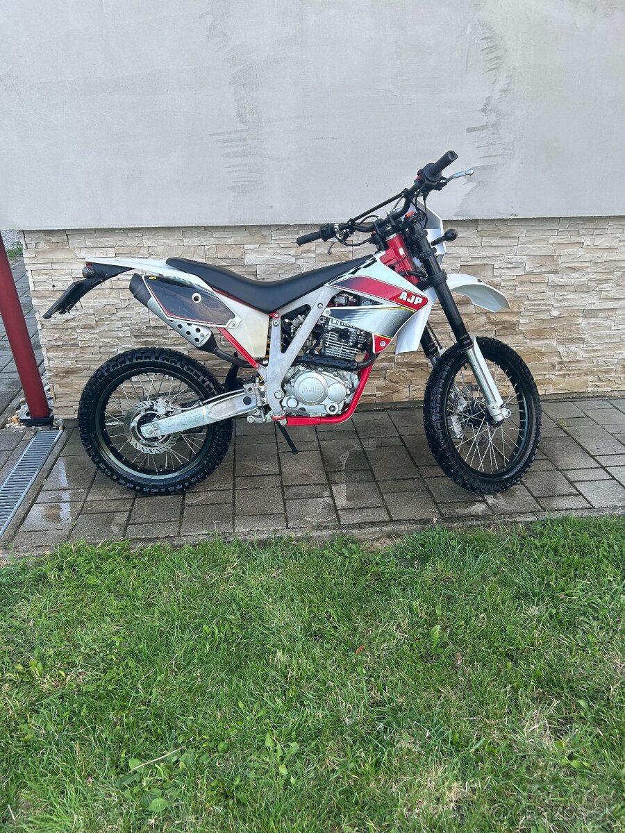 AJP PR3 125 Supermoto