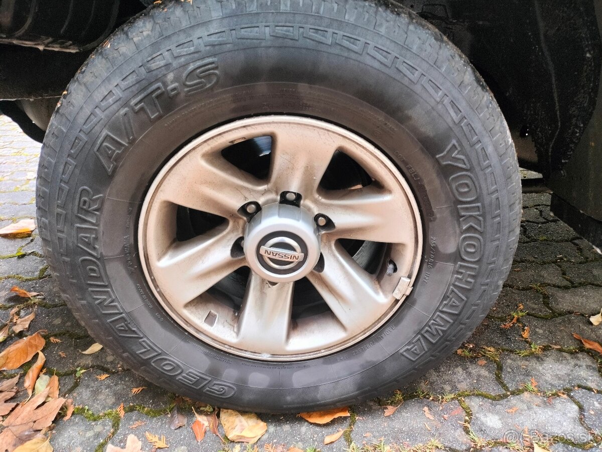 Nissan Patrol 4 ks pneumatiky Disky Plastové nakladky