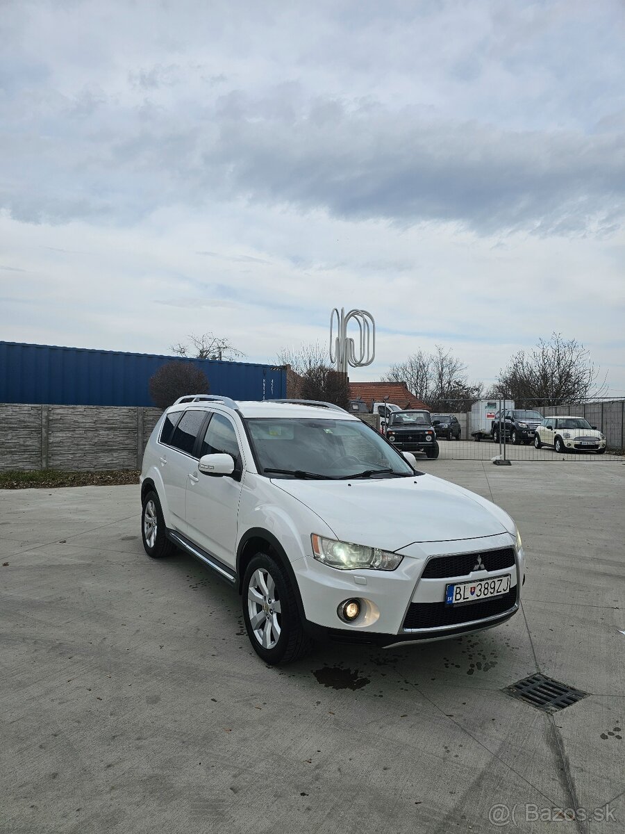 7 miestne SUV MITSUBISHI OUTLANDER 2.2 DI-D  6 Rych manual