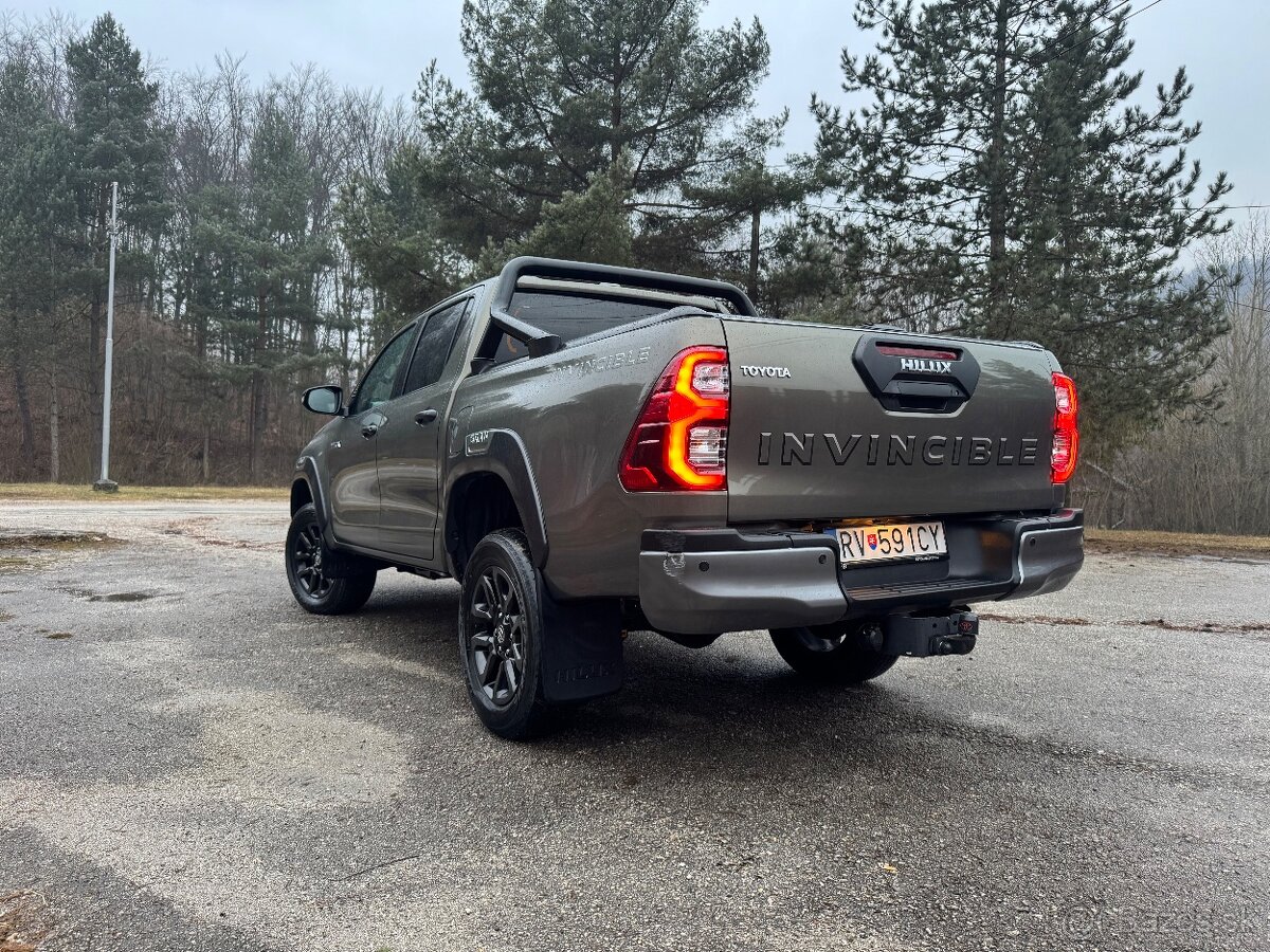 Toyota Hilux INVINCIBLE 2.8. 150kw