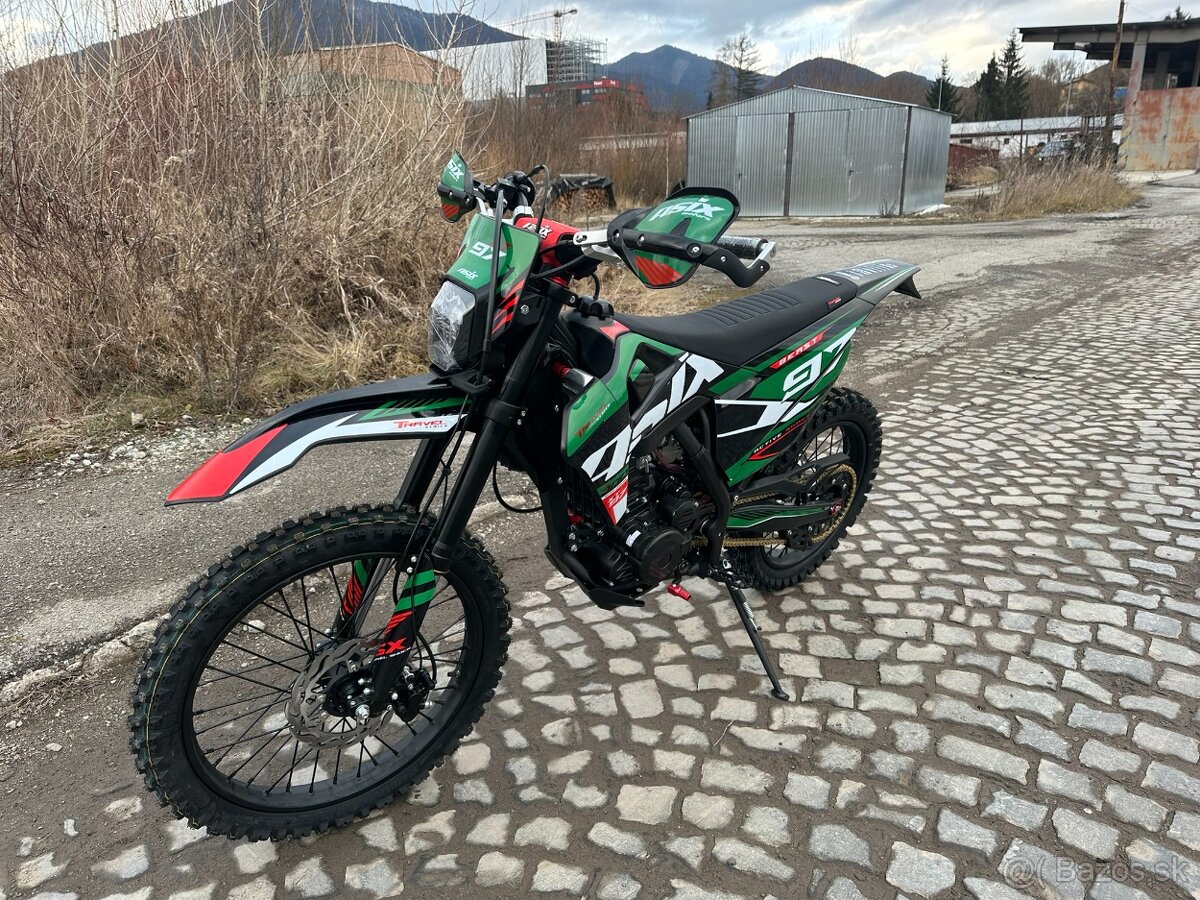 Enduro ASIX XT 97 300 vodou chladený + Štartér