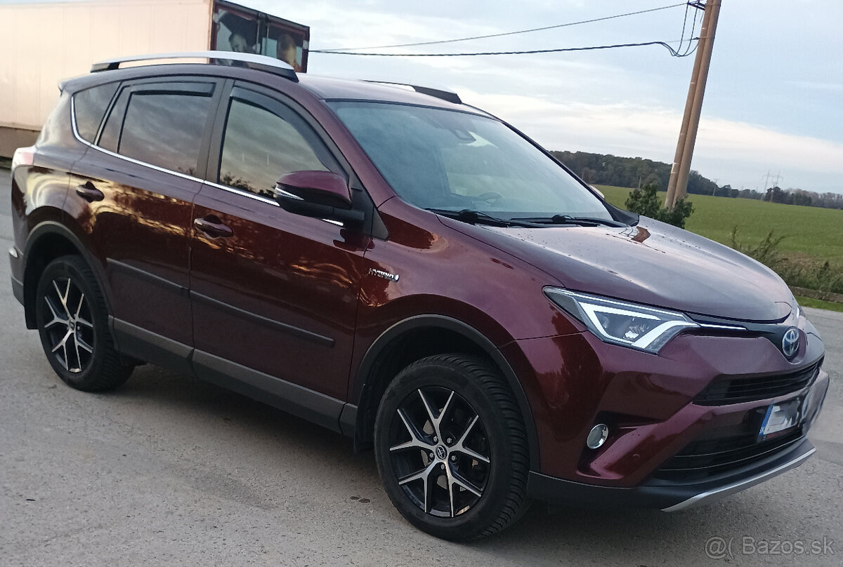 Predám Toyota rav4 hybrid 2017 AWD