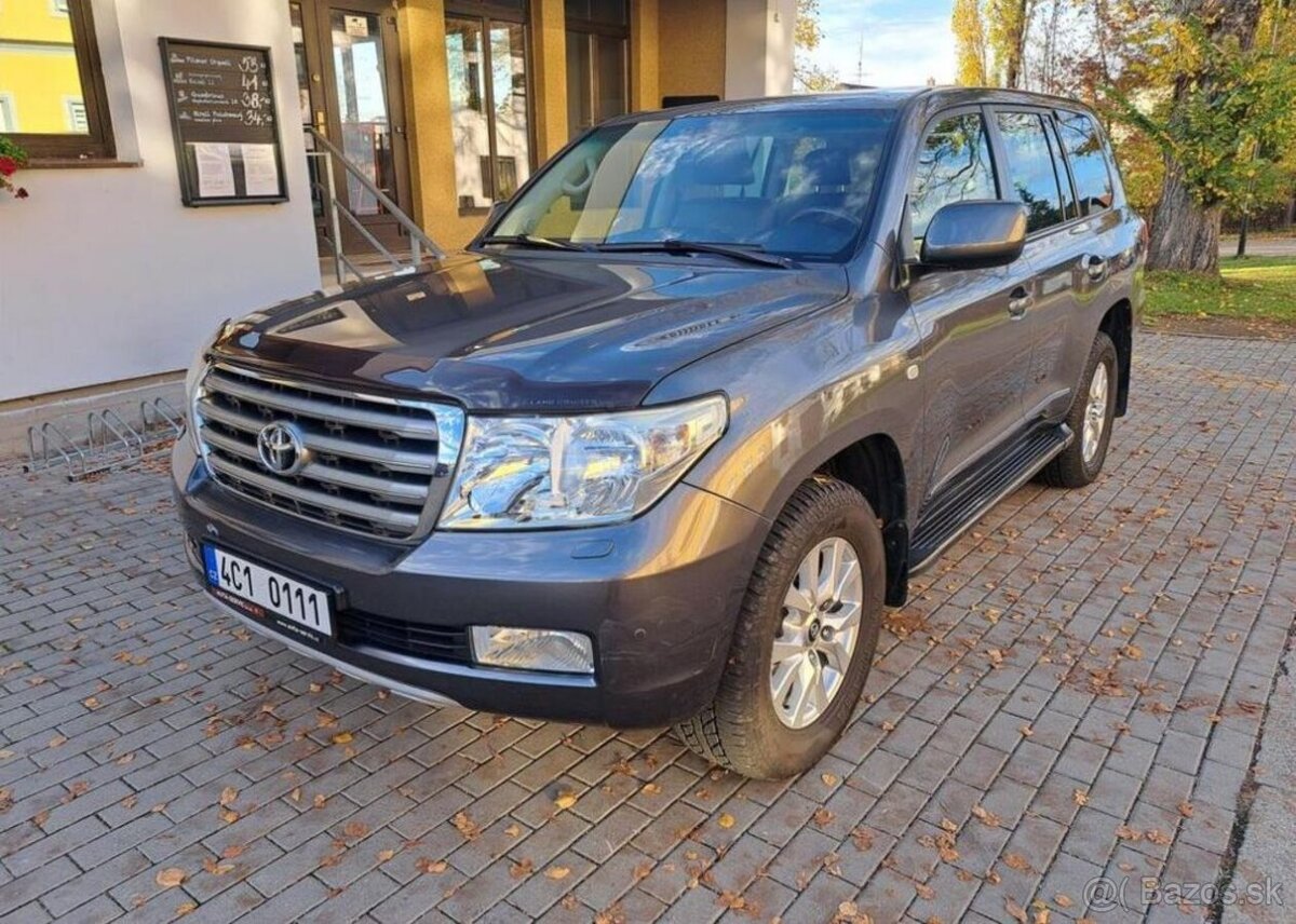 Toyota Land Cruiser 4,5 D4-D Lux REZERVE nafta automat