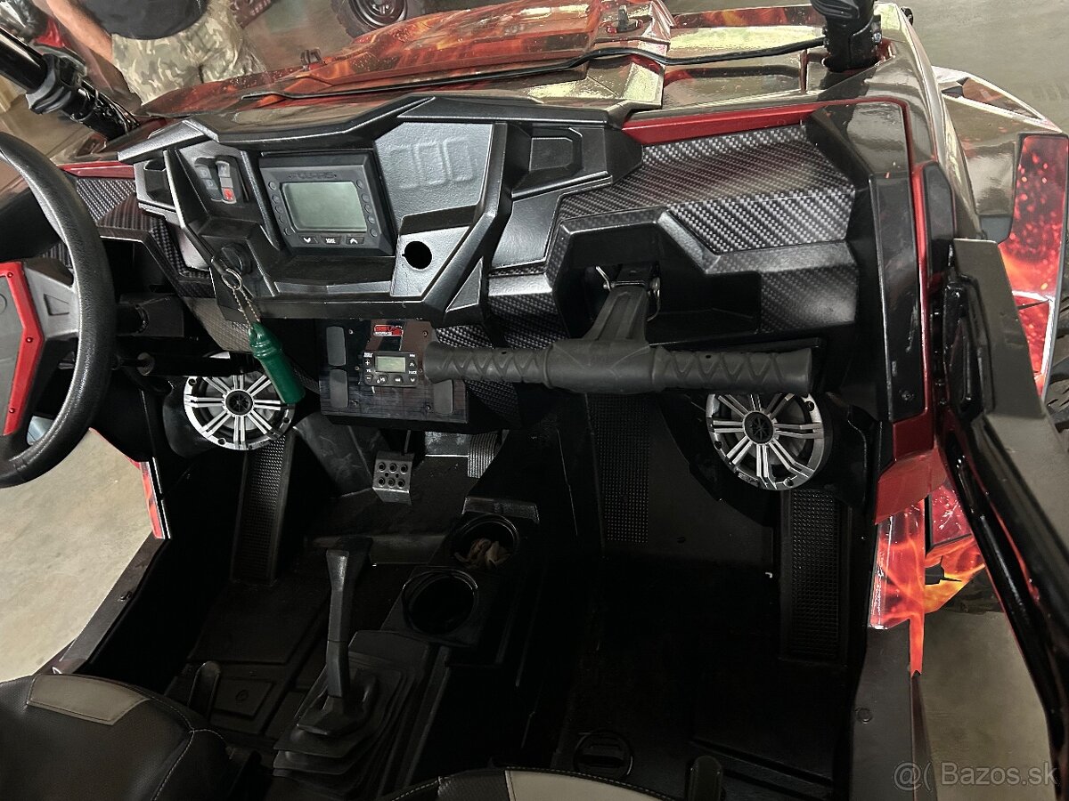 Utv polaris rzr 1000