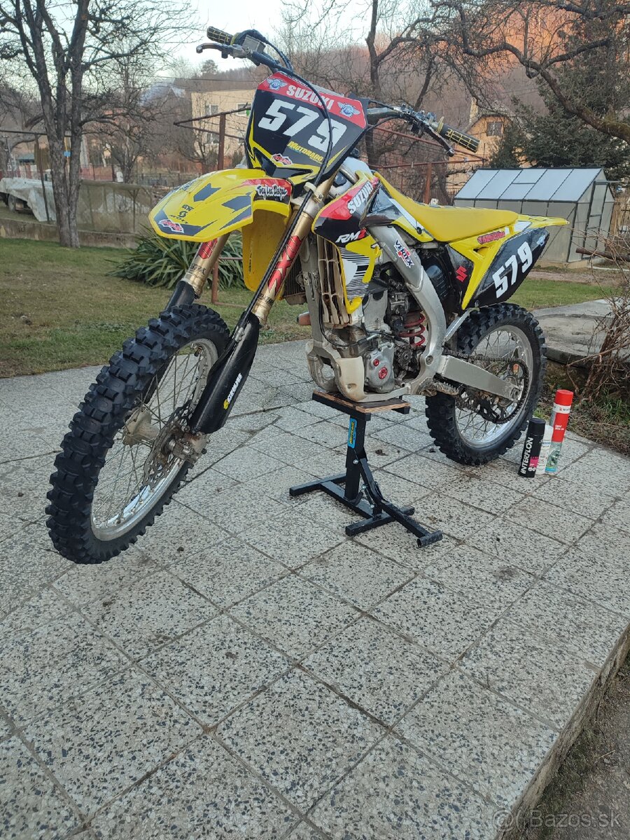 Suzuki rmz 250