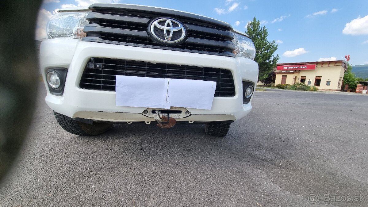 predám toyota hilux 2,4