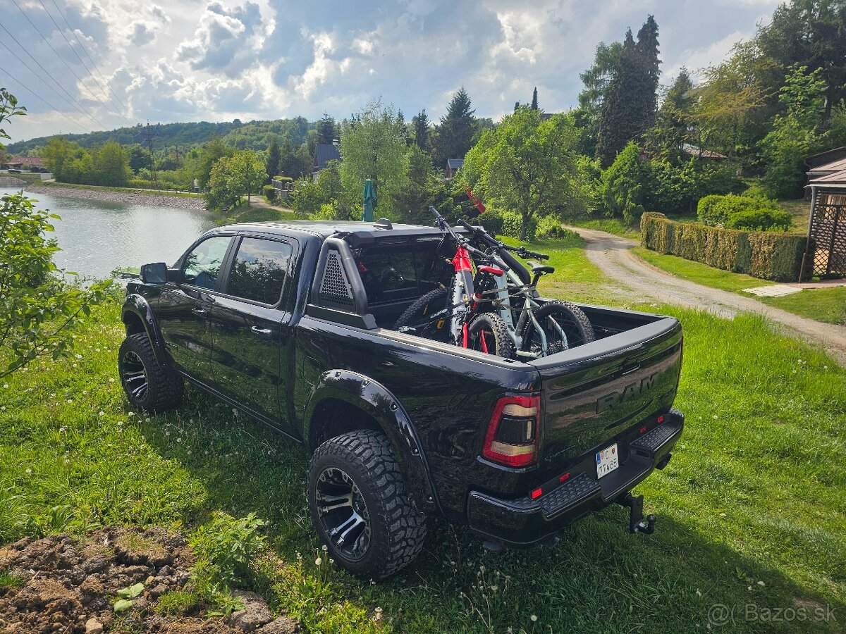 Dodge RAM 1500 LIMITED BLACK V8 HEMI 2024