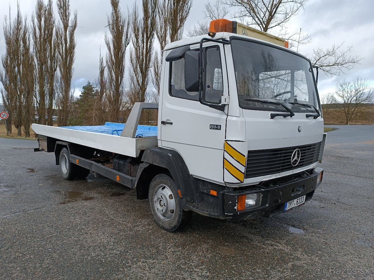 Mercedes-Benz 814 odtahová sjížděcí plošina