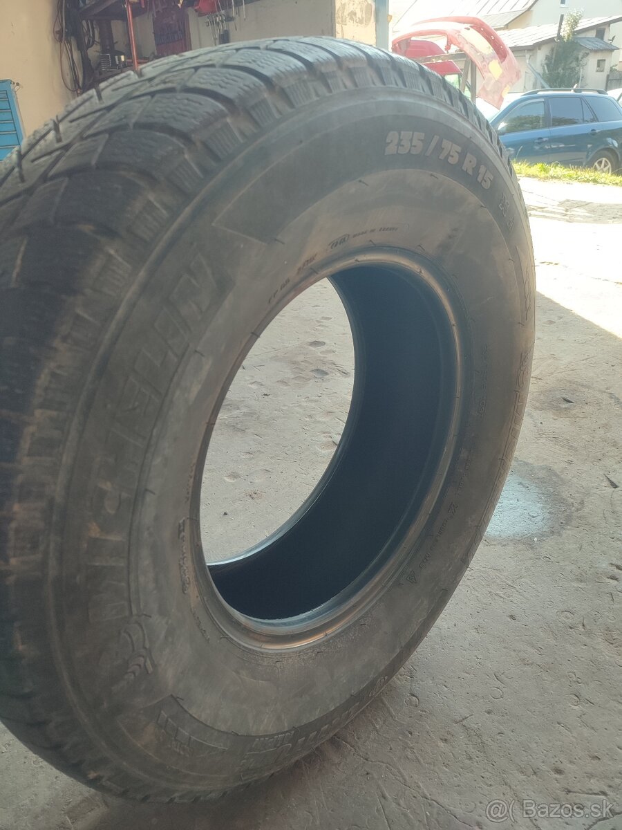 Michelin 235/75 R15