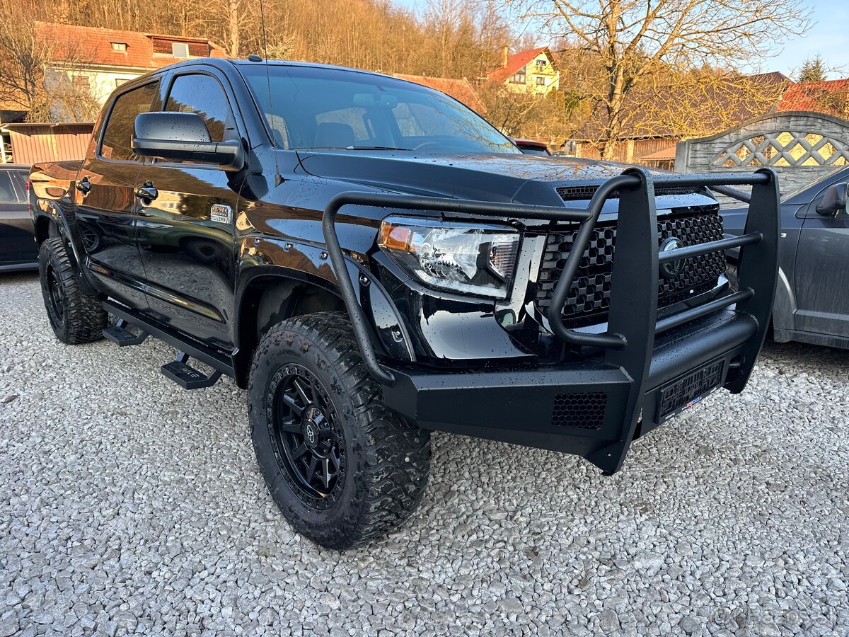 2017 Toyota Tundra Platinum 1794 5,7 V8 kola 35” lift 3”