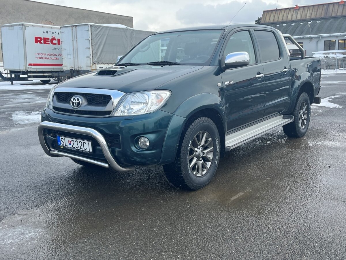 TOYOTA HILUX DOUBLECAB 2,5 D-4D / rv 2011 / 106 kW / MANUÁL