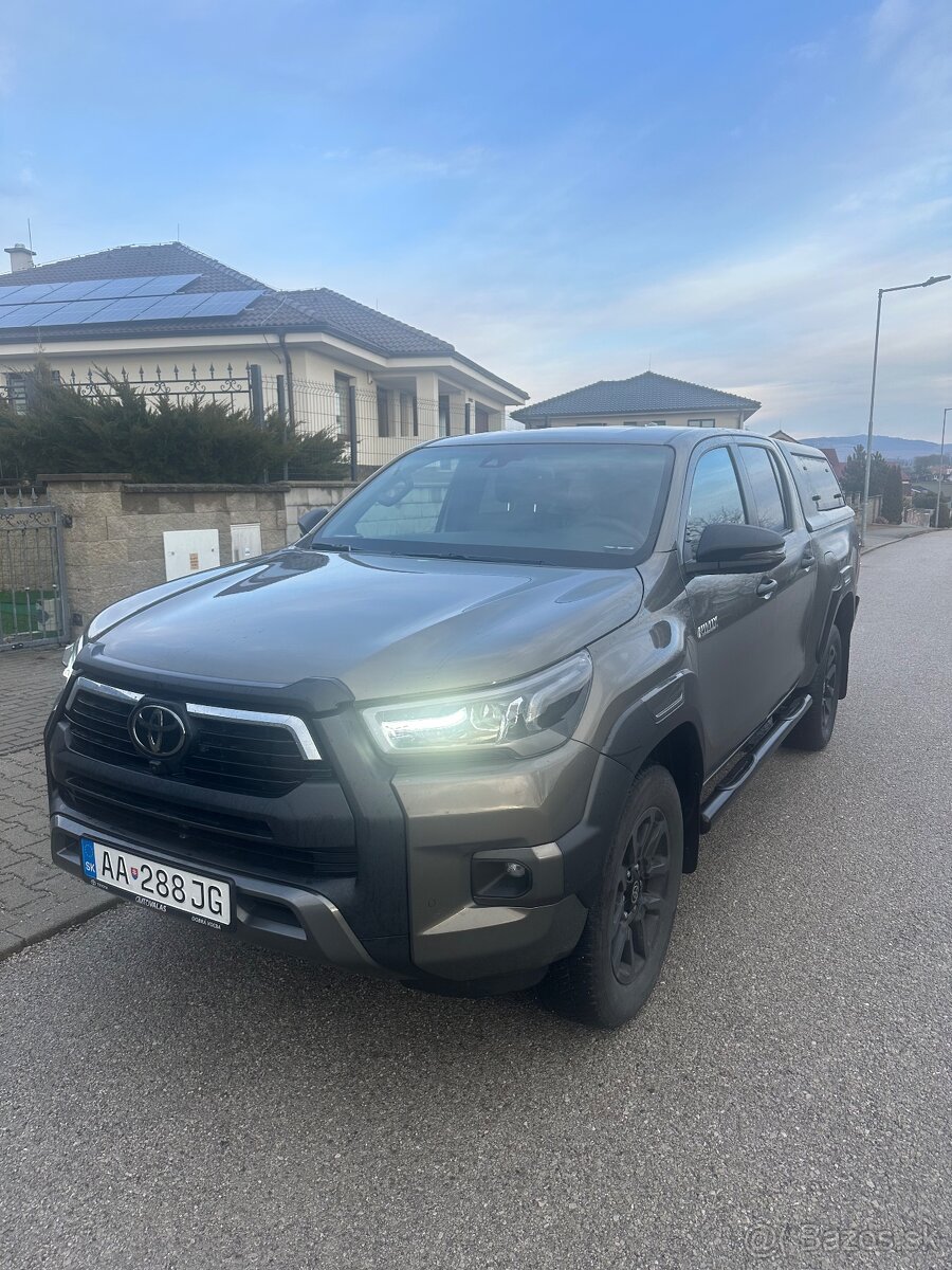 Toyota Hilux INVICIBLE 2024