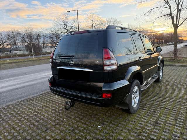 Toyota Land Cruiser Prado 300 3.0D D-4d