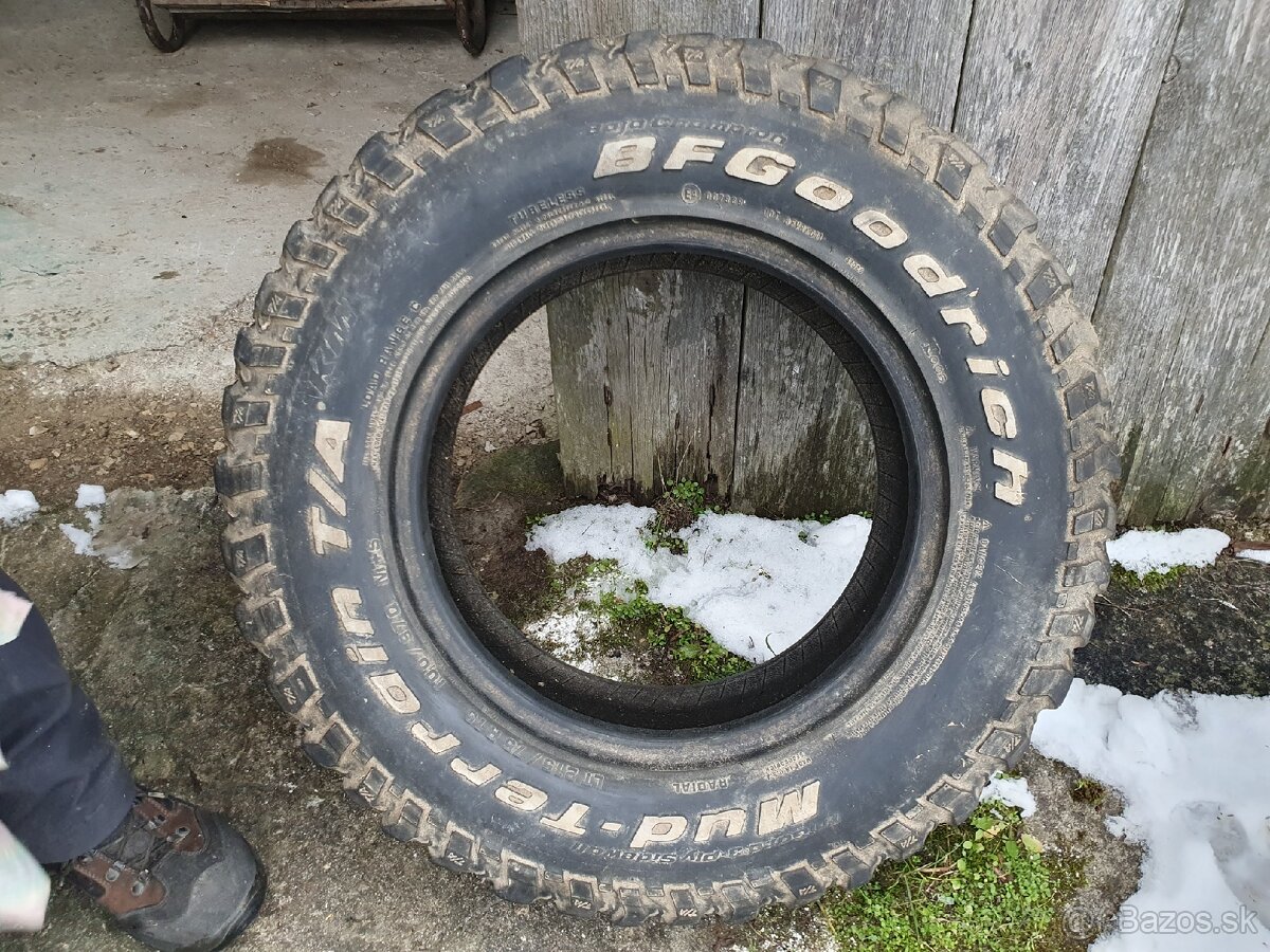 Suzuki Jimny BFGoodrich 215/75 R15 a Continental 205/70 R15