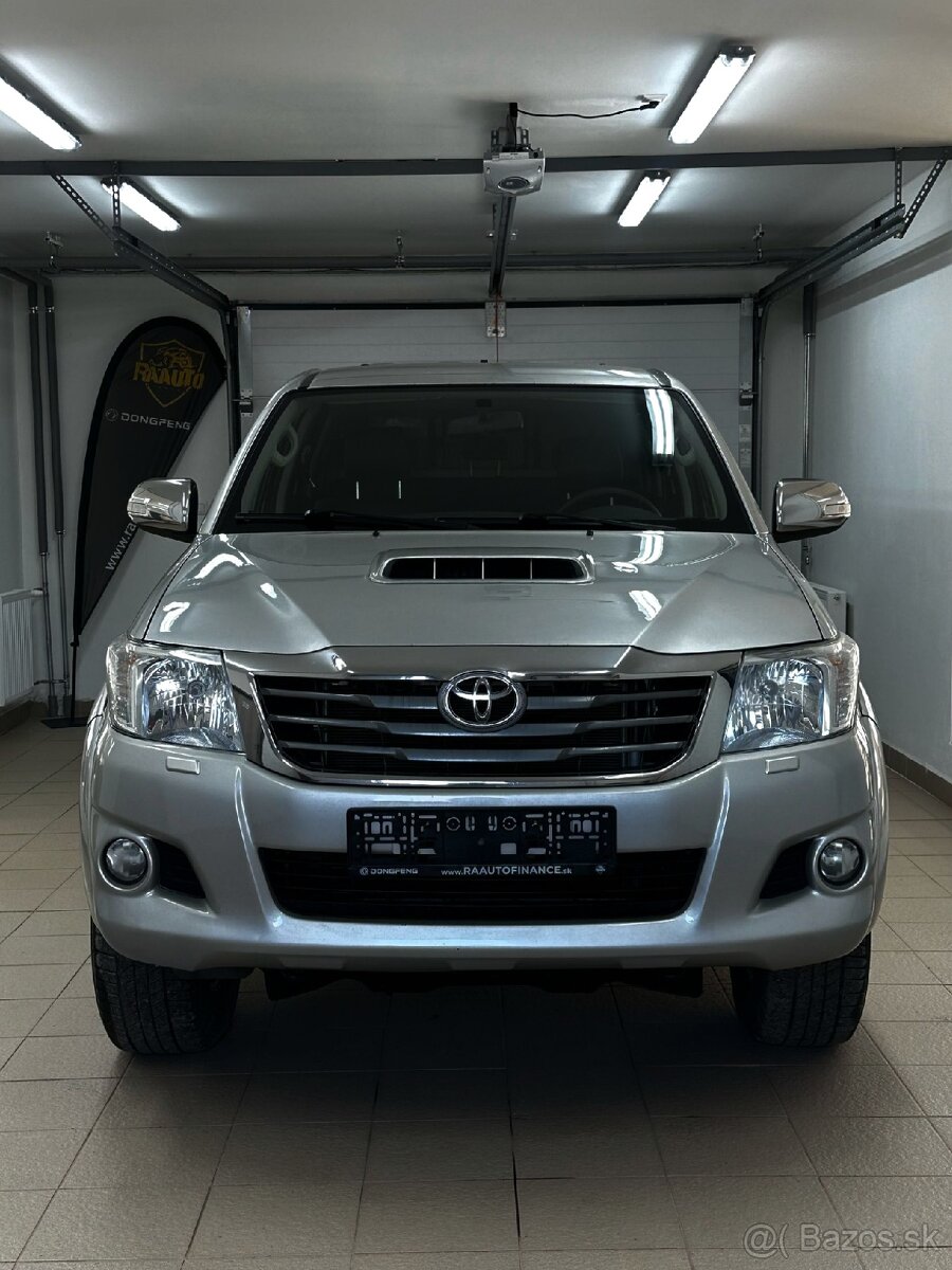 TOYOTA HILUX REZERVOVANÉ