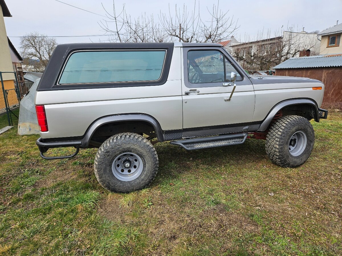 Ford Bronco 5.0i automat