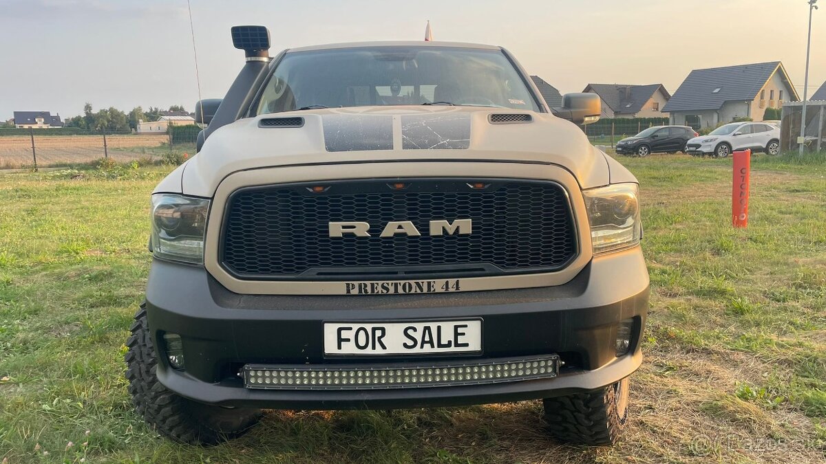 DODGE RAM 1500 5,7 HEMI 2015 CUSTOM OFFROAD