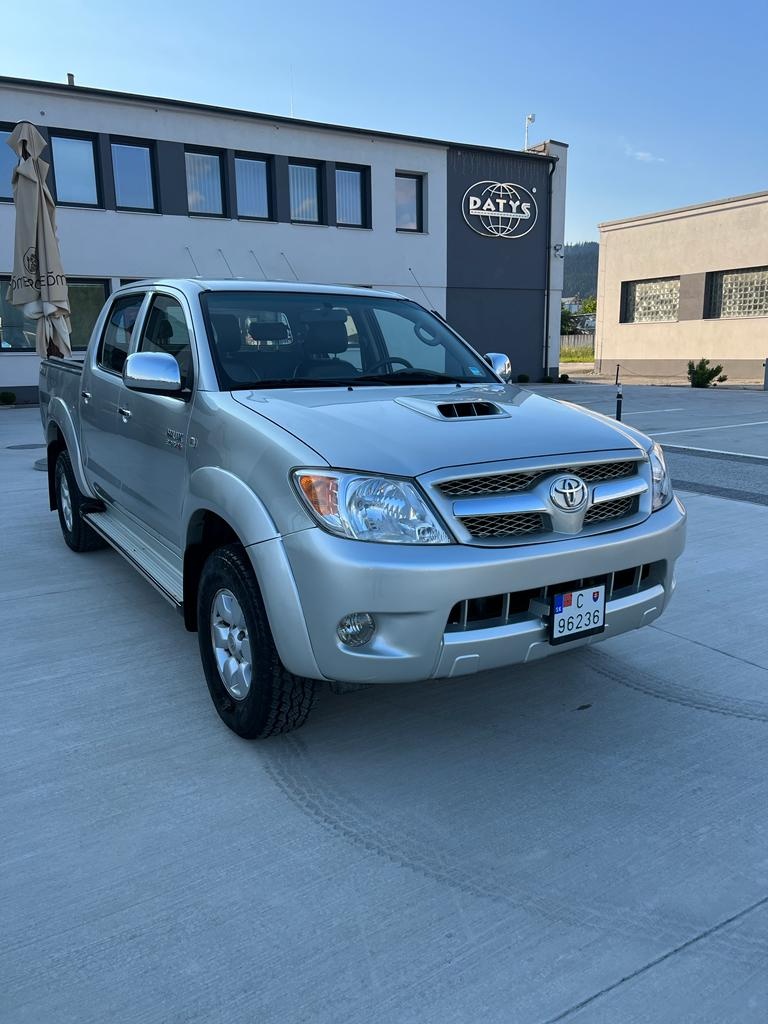 Predam toyotu hilux 3.0 diesel