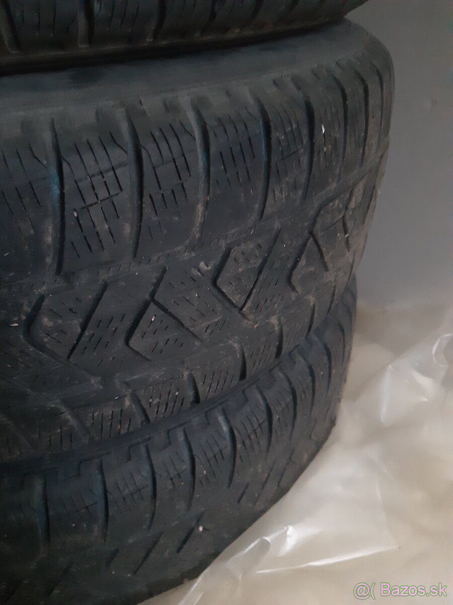 Pirelli 215/70/R16 104H,SUV