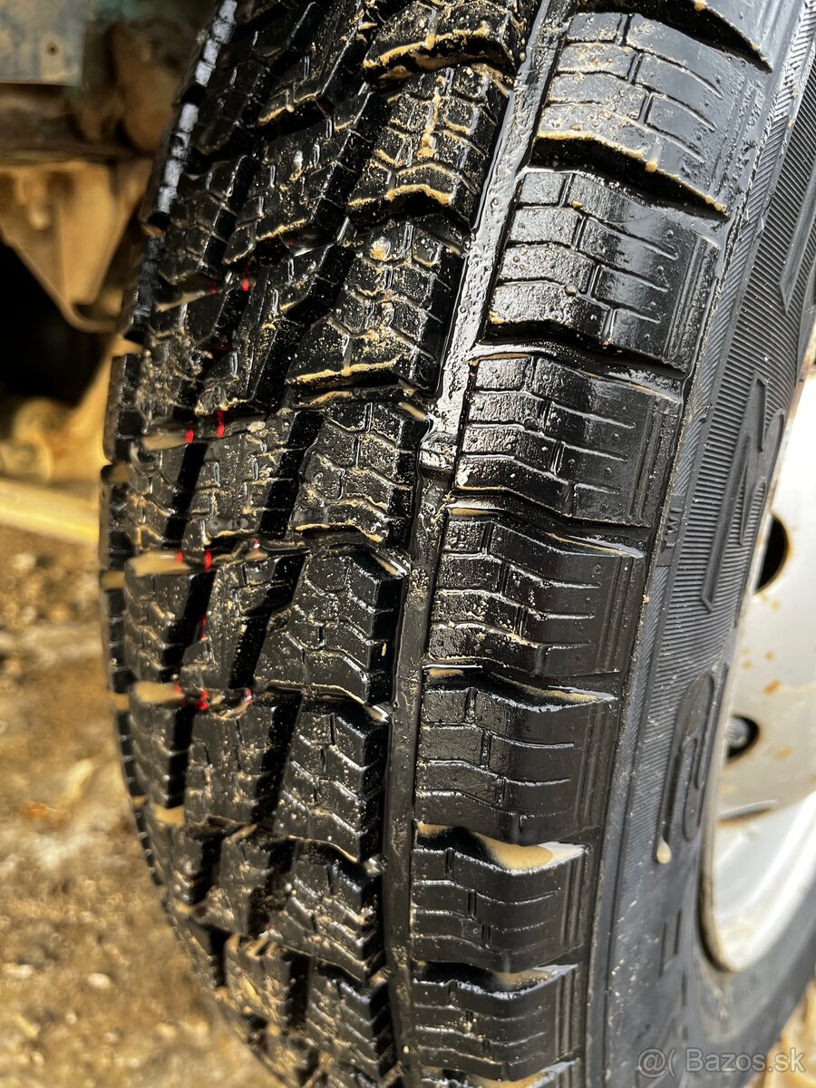 Pneu 185/75 R16