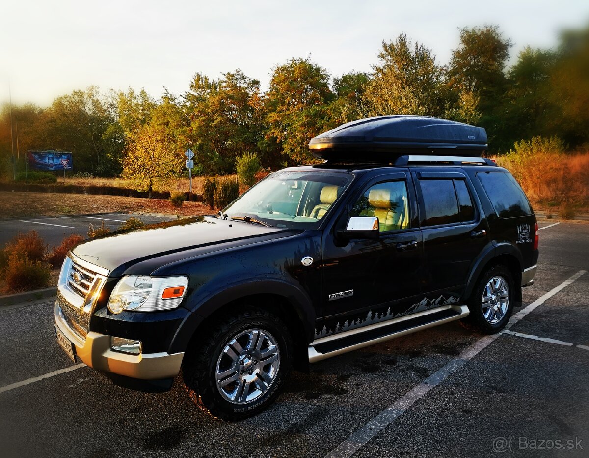 Ford Explorer V8 benzín 4x4 7-miest koža camper