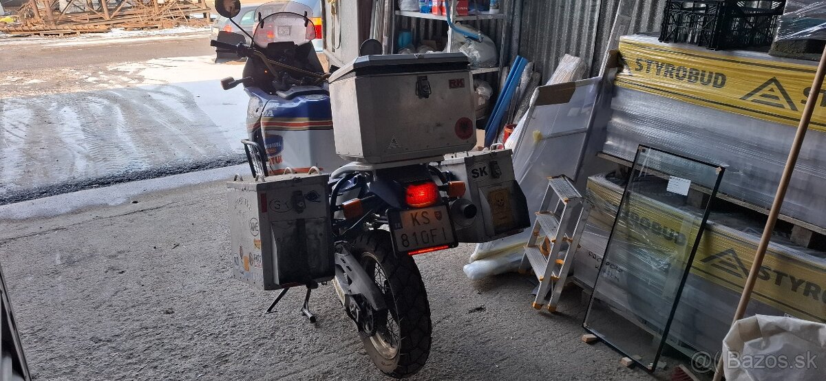 Honda africa twin 750