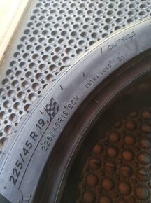 225/45 R 19 MICHELIN. - 3