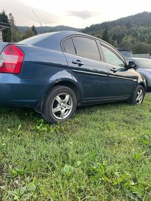 Hyundai Accent - 3