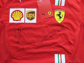 Týmový dres Ferrari originální autogramy Leclerc a Sainz - 3