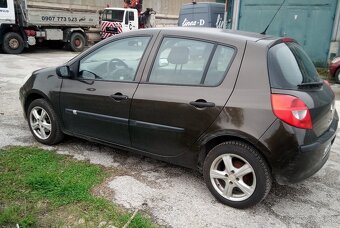 Predám Renault Clio 1.2 benzin 55kw - 3