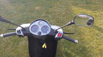 Predam Piaggio Carnaby 125 11kw rok 2011. Najazdene 24700km. - 3