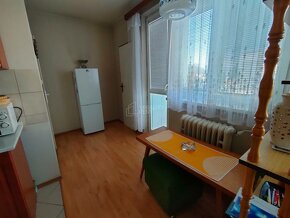 Predaj : 2-izbový byt s loggiou v širšom centre mesta - 3