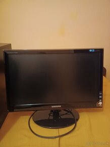 Stolný počítač AMD Phenom II X4 840 + monitor Samsung - 3