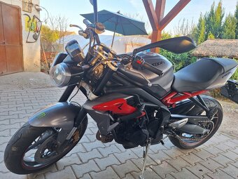 Triumph street triple 675R - 3