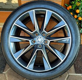 alu R17 5x100 bicolor, letné pneu 205/50, orig. Škoda Scala - 3