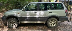 Rozpredam nissan terrano 2.7 tdi - 3