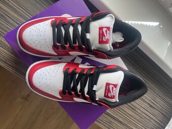 Nike SB Dunk Chicago - 3