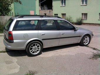 Rozpredam Opel vectra B combi 1.8 85kw - 3