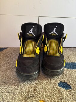 Jordan 4 Retro Thunder - 3