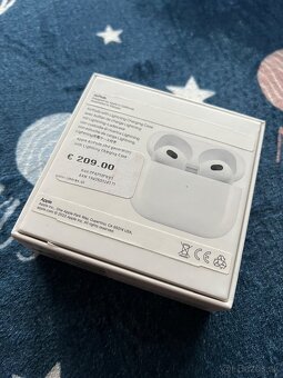 Apple AirPods (3. generácie) s Lightning nabíjacím puzdrom - 3