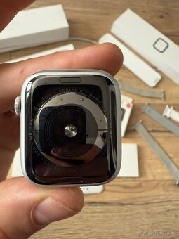 Apple Watch 4 44mm strieborné - 3