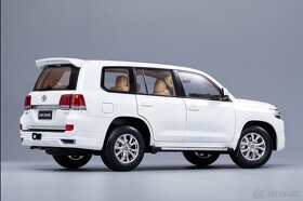 TOYOTA LAND CRUISER 2020 – 1:18 NZG - 3