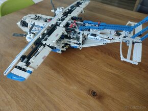 Predám lego technic lietadlo Cargo plane 42025 v 100% stave - 3