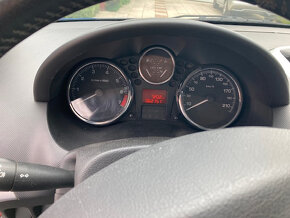 Peugeot 206+  63000km 1,4 benzín - 3